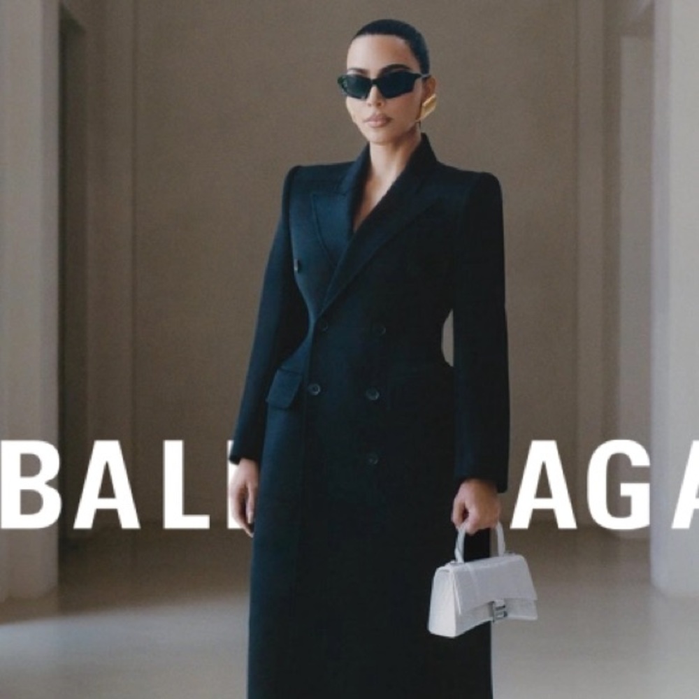 BALENCIAGA
Double-Breast Hourglass Wool Coat